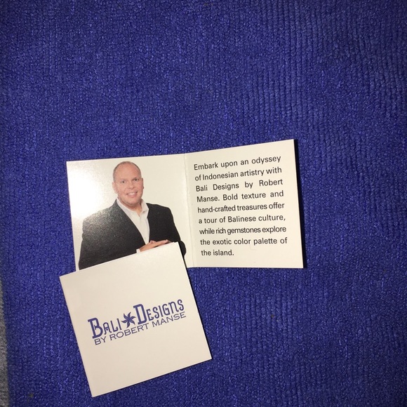 Bali Designs Robert Manse Mother-of-Pearl Earring - Picture 8 of 8